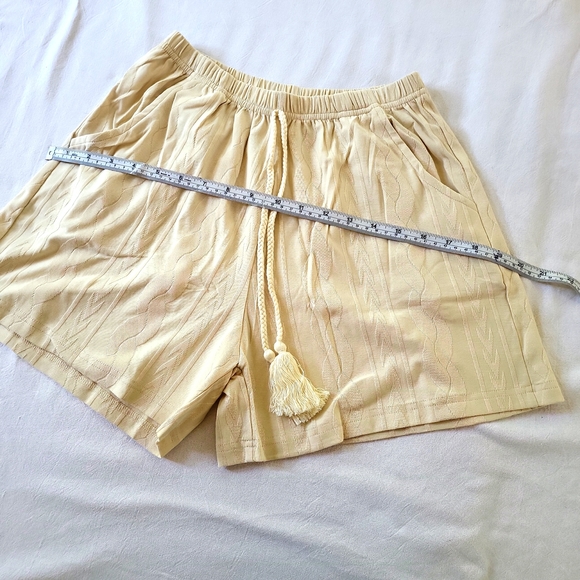 Beautiful 2 piece - Picture 2 of 12